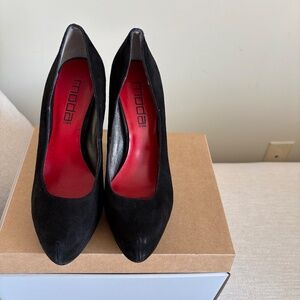 Black Faux Suede Stiletto Pumps – Size 7.5